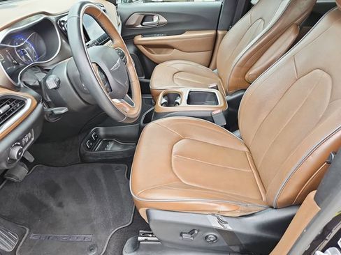 Used 2018 Chrysler Pacifica Limited w/ Advanced Safetytec Group FWD image 21