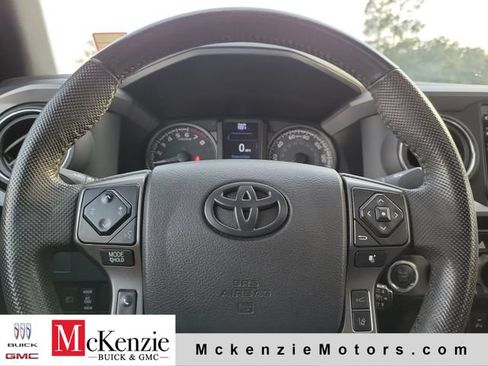 Used 2021 Toyota Tacoma TRD Off-Road w/ TRD Premium Off Road Package AWD/4WD image 12