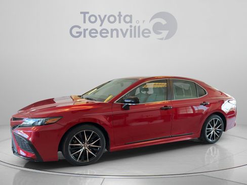 Used 2022 Toyota Camry SE w/ Audio Upgrade Package FWD image 2