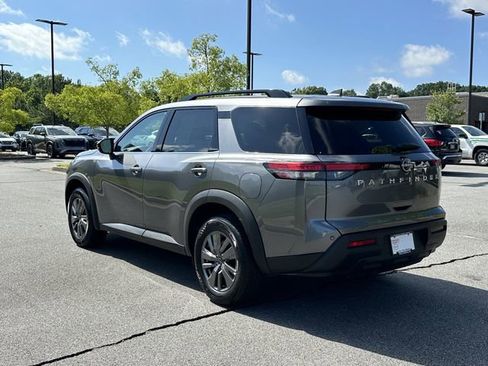 Certified 2025 Nissan Pathfinder SV FWD image 7