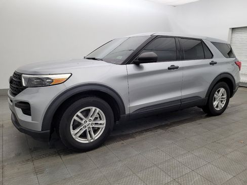 Used 2022 Ford Explorer 2WD image 2