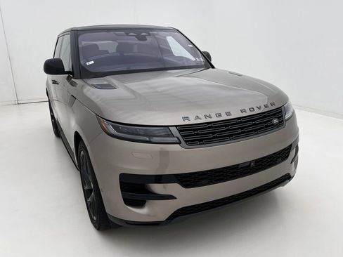 Used 2023 Land Rover Range Rover Sport SE image 3