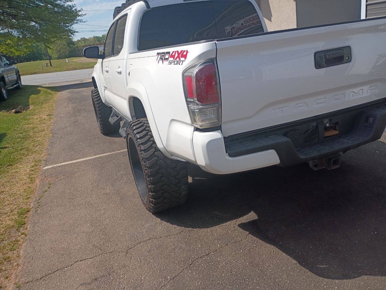 Used 2020 Toyota Tacoma TRD Sport AWD/4WD image 6