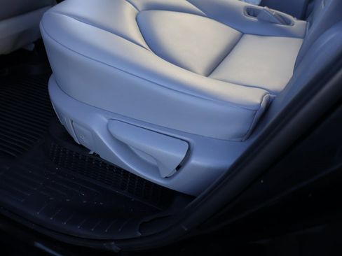 Used 2020 Toyota Highlander XLE image 20