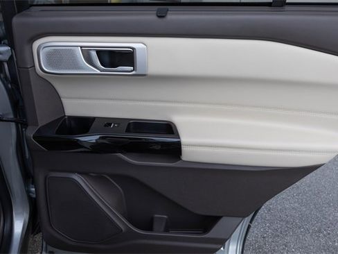 Used 2021 Ford Explorer Platinum w/ Equipment Group 601A image 18