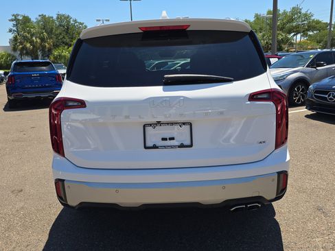 Certified 2024 Kia Telluride S w/ S Sunroof Package AWD/4WD image 7