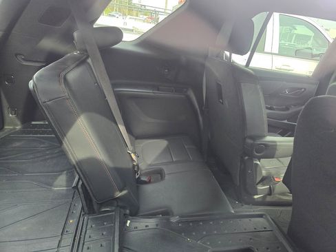 Used 2022 Chevrolet Traverse RS w/ LPO, Floor Liner Package image 5