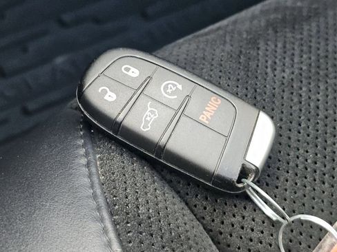 Used 2017 Jeep Grand Cherokee Trailhawk image 34