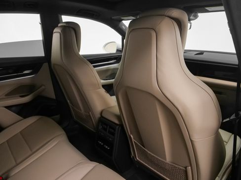 Used 2025 Porsche Macan Electric image 25