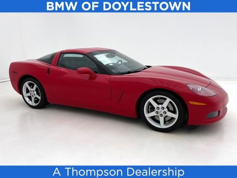 Used 2005 Chevrolet Corvette Coupe w/ Performance Handling Package RWD image 1