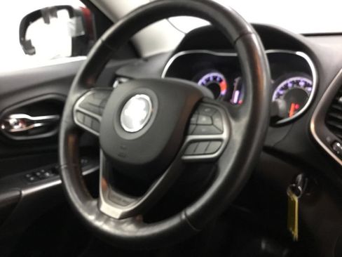 Used 2019 Jeep Cherokee Latitude w/ Cold Weather Group AWD/4WD image 30