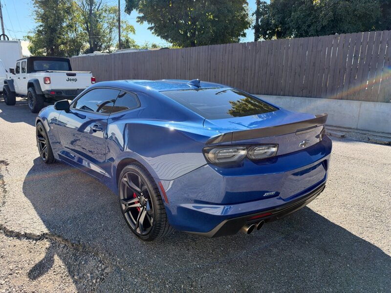 Used 2022 Chevrolet Camaro SS RWD image 9