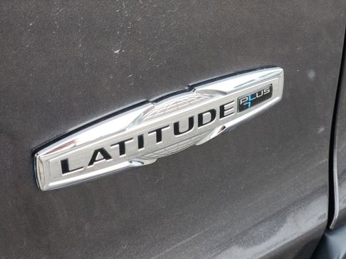 Used 2020 Jeep Cherokee Latitude Plus w/ Comfort/Convenience Group image 5