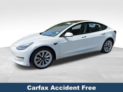 Used 2021 Tesla Model 3 Standard Range Plus image 2