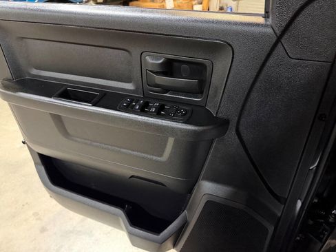 Used 2013 RAM 2500 Tradesman w/ Chrome Appearance Group image 33