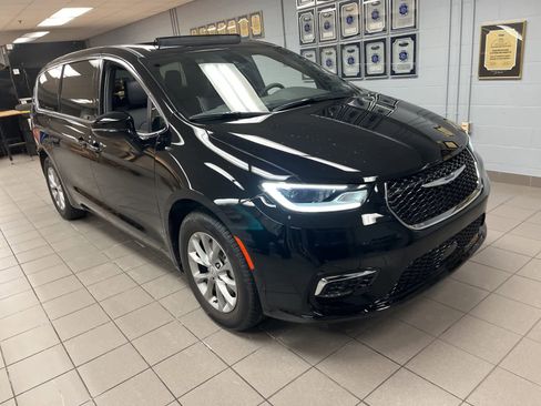 Used 2026 Chrysler Pacifica Limited image 20