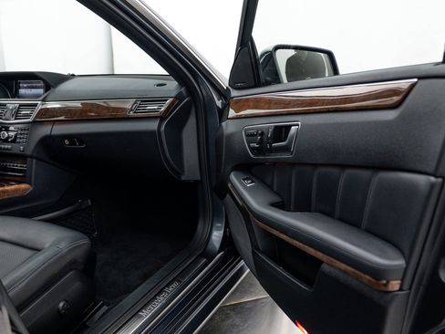 Used 2013 Mercedes-Benz E 350 4MATIC Sedan image 9