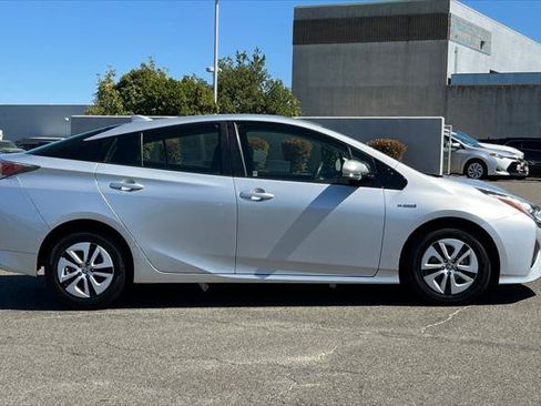 Certified 2017 Toyota Prius Two w/ Prius Two Safety Plus Package FWD image 6