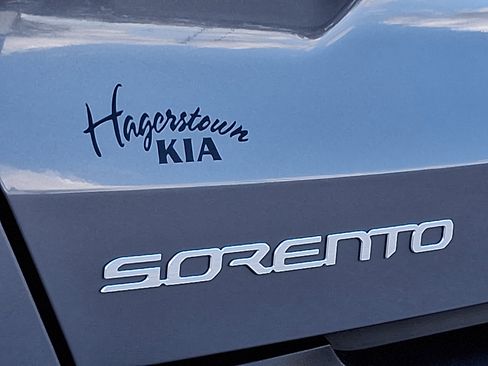 Used 2023 Kia Sorento LX image 31