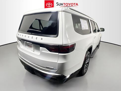 Used 2024 Jeep Wagoneer L Series II image 4