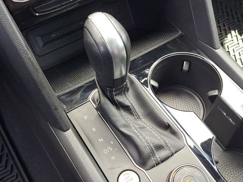 Used 2021 Volkswagen Atlas Cross Sport SEL Premium image 16