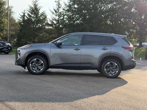 Used 2024 Nissan Rogue SV FWD image 3