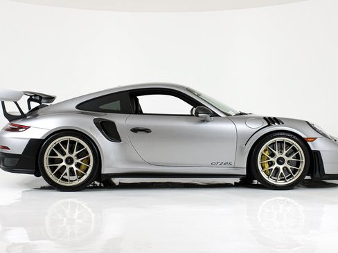 Used 2018 Porsche 911 GT2 RS RWD image 8
