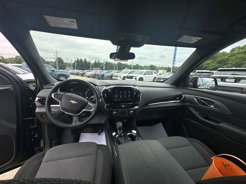Used 2023 Chevrolet Traverse LT FWD image 23