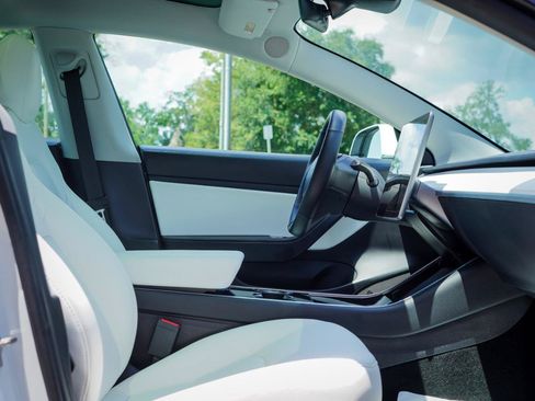 Used 2020 Tesla Model 3 Standard Range RWD image 8