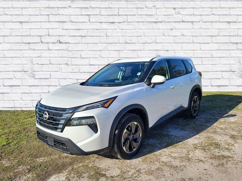 Used 2024 Nissan Rogue SV image 4