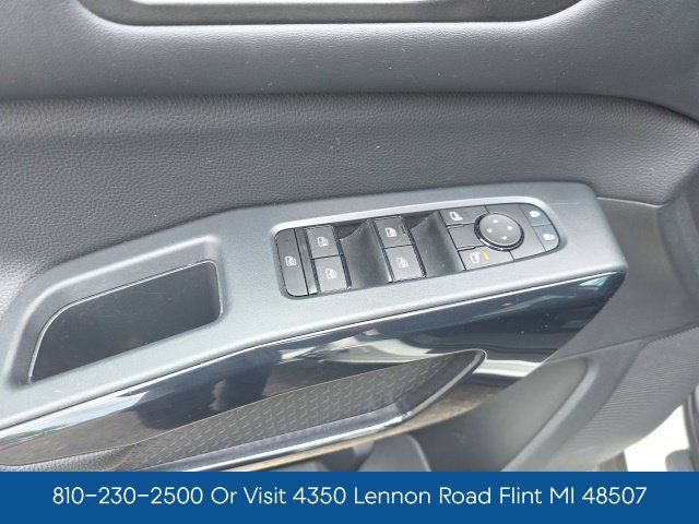 Used 2024 Nissan Pathfinder SV FWD image 12