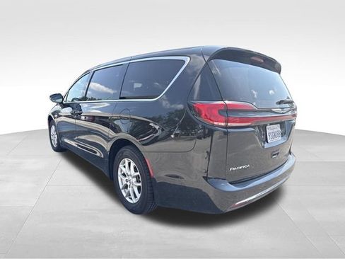 Used 2025 Chrysler Pacifica Select FWD image 6