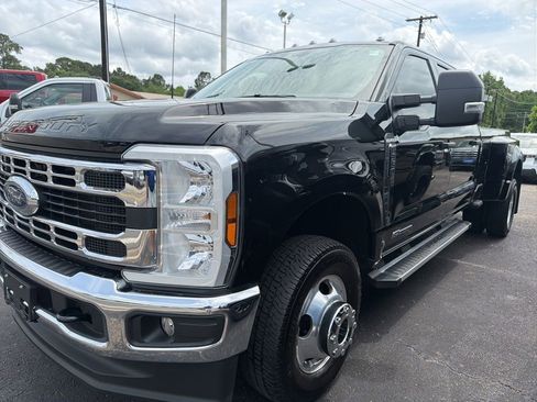 Used 2025 Ford F350 XLT image 3