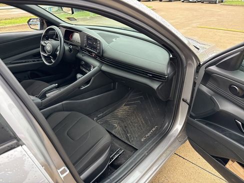 Used 2025 Hyundai Elantra Sport FWD image 15