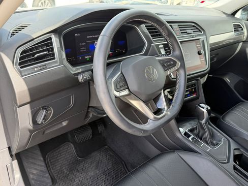 Certified 2022 Volkswagen Tiguan SE image 4