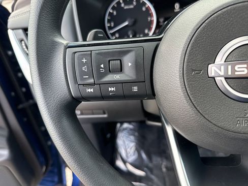 Used 2023 Nissan Rogue SV image 16
