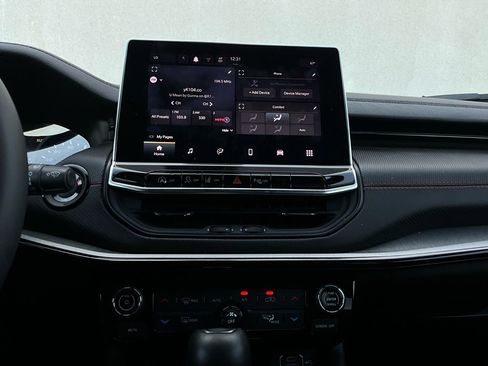 Used 2025 Jeep Compass Trailhawk image 26