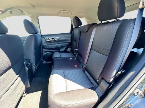 Used 2018 Nissan Rogue SV w/ Premium Package AWD/4WD image 23