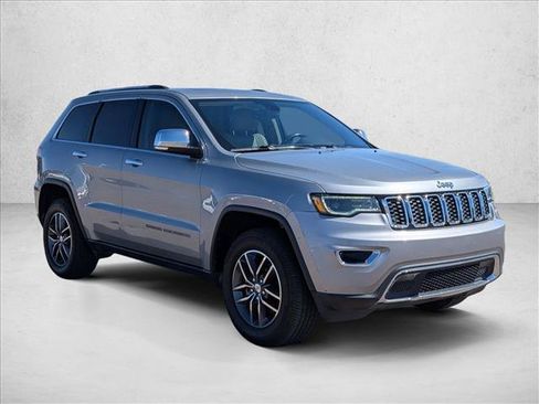 Used 2017 Jeep Grand Cherokee Limited w/ Luxury Group II AWD/4WD image 3