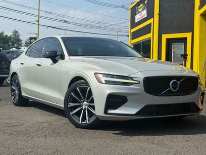 Used 2022 Volvo S60 B5 Momentum
