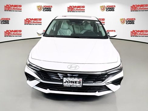 Certified 2025 Hyundai Elantra Limited FWD image 15