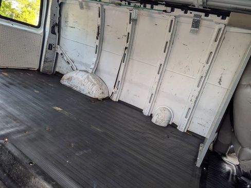 Used 2005 Chevrolet Express 3500 image 11