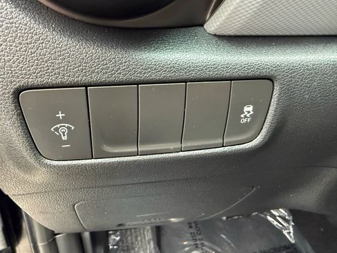 Used 2018 Hyundai Kona SE image 25