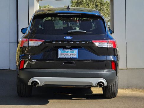 Used 2022 Ford Escape SE image 4