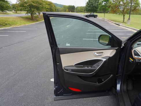 Used 2015 Hyundai Santa Fe GLS image 13