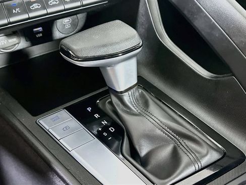 Certified 2025 Hyundai Elantra SE FWD image 21