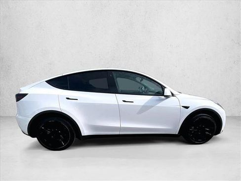 Used 2022 Tesla Model Y Long Range AWD/4WD image 5