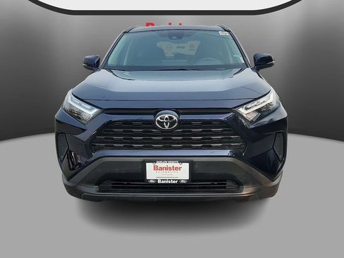 Used 2025 Toyota RAV4 XLE AWD/4WD image 2