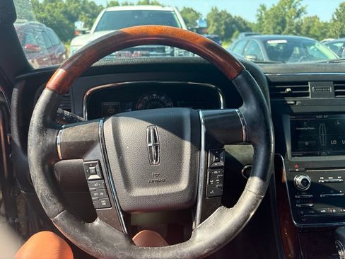 Used 2015 Lincoln Navigator 2WD image 8