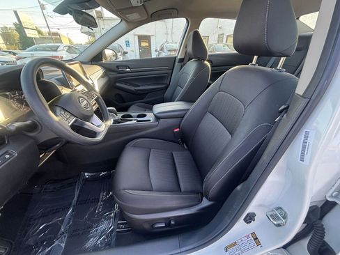 Used 2025 Nissan Altima 2.5 SV image 28
